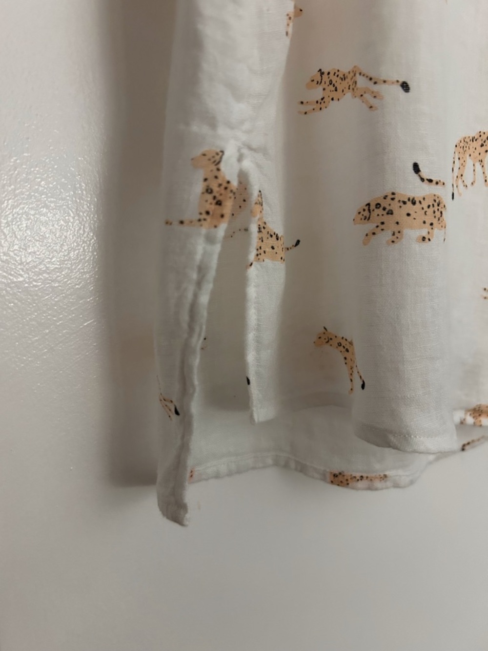 Rails Whitney Playful Cheetahs Linen Blend Buttondown. - Picture 5 of 7